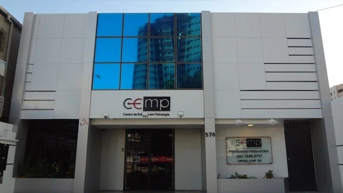 Entrada do consultório na R. Tomás Acioli, 576, Aldeota
